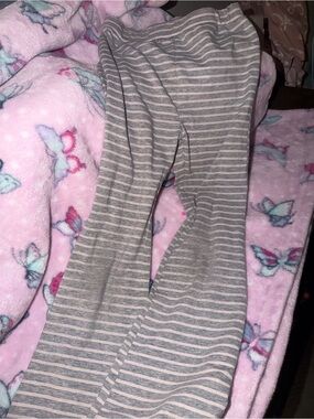 Girls' Gray & White Stripe Leggings